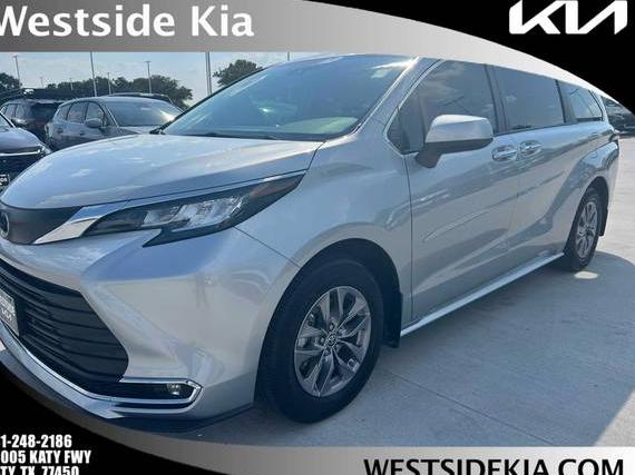 TOYOTA SIENNA 2022 5TDYRKEC4NS136224 image