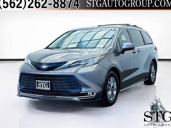 TOYOTA SIENNA 2022 5TDJRKEC2NS094590 image