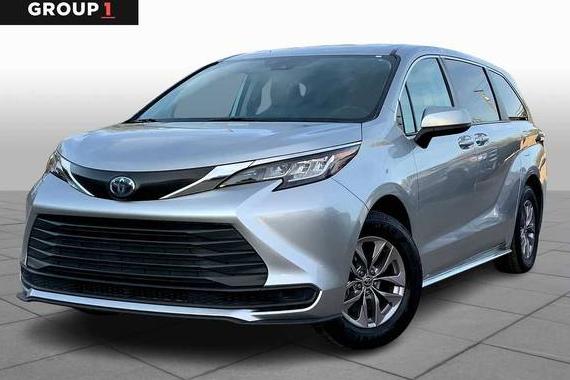 TOYOTA SIENNA 2022 5TDKRKEC6NS122766 image