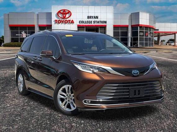 TOYOTA SIENNA 2022 5TDZRKEC6NS116142 image