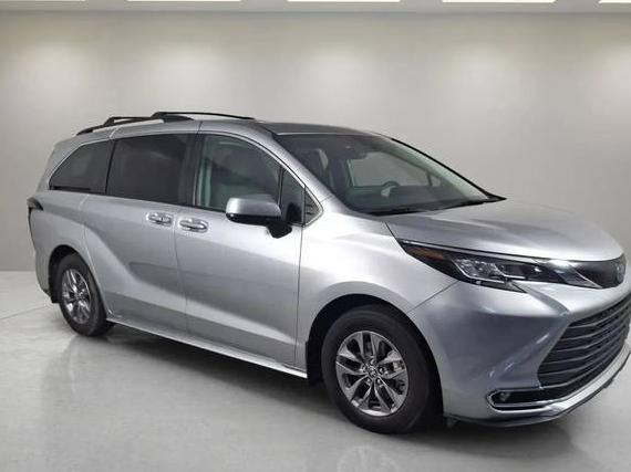 TOYOTA SIENNA 2022 5TDYSKFCXNS071074 image