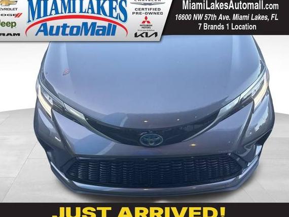 TOYOTA SIENNA 2022 5TDXRKEC0NS132425 image