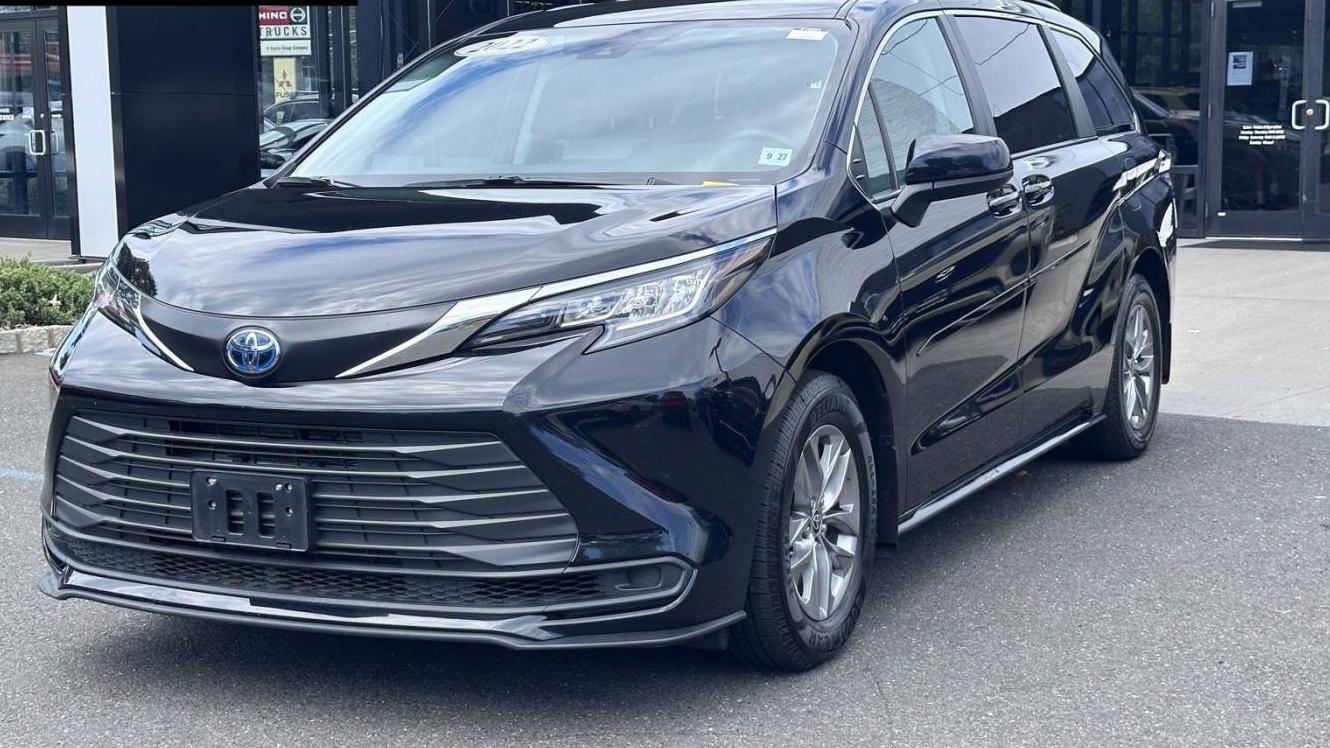 TOYOTA SIENNA 2022 5TDKRKEC9NS129825 image