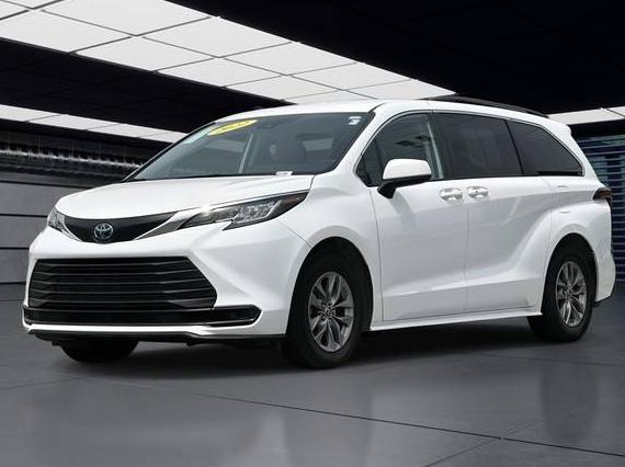 TOYOTA SIENNA 2022 5TDKSKFC8NS047846 image
