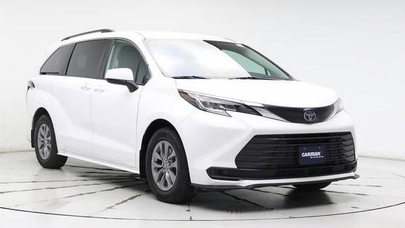 TOYOTA SIENNA 2022 5TDKSKFC7NS069174 image