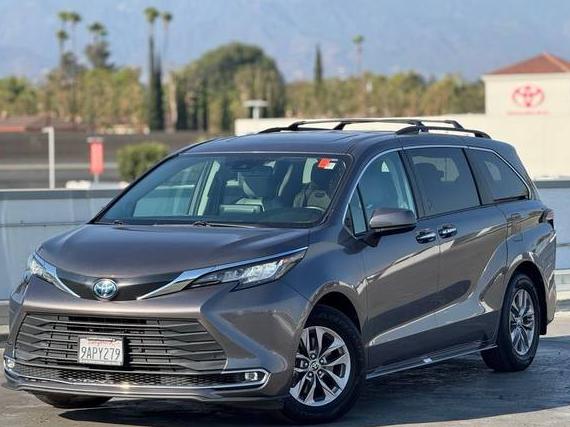 TOYOTA SIENNA 2022 5TDJSKFC4NS058628 image
