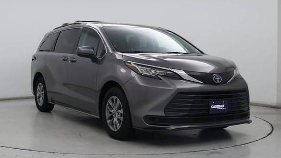 TOYOTA SIENNA 2022 5TDKRKEC8NS120873 image