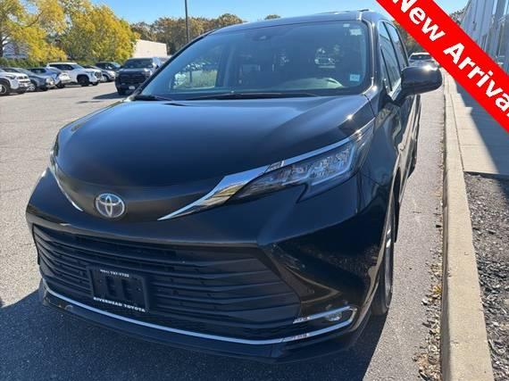 TOYOTA SIENNA 2022 5TDYSKFC8NS070795 image