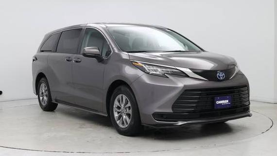 TOYOTA SIENNA 2022 5TDKRKEC8NS126446 image