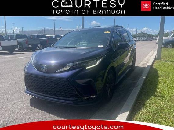 TOYOTA SIENNA 2022 5TDXRKEC7NS117467 image