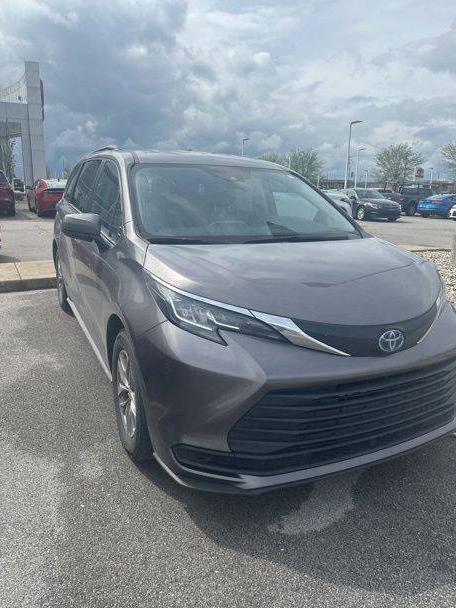 TOYOTA SIENNA 2022 5TDKRKEC9NS091500 image