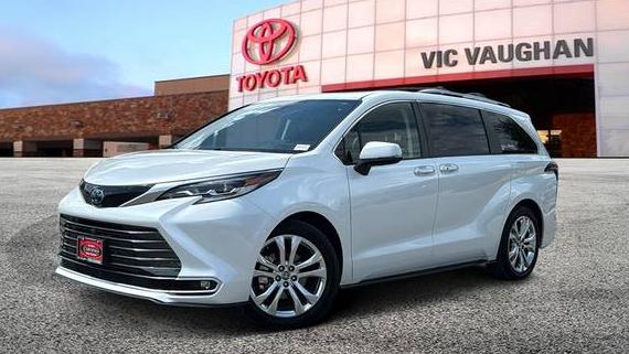 TOYOTA SIENNA 2022 5TDERKEC3NS125279 image