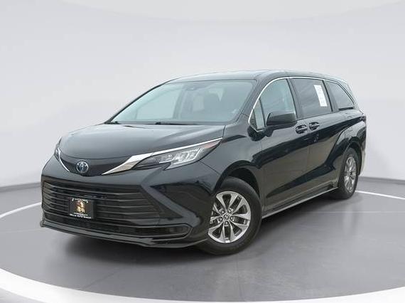 TOYOTA SIENNA 2022 5TDKRKEC5NS128736 image