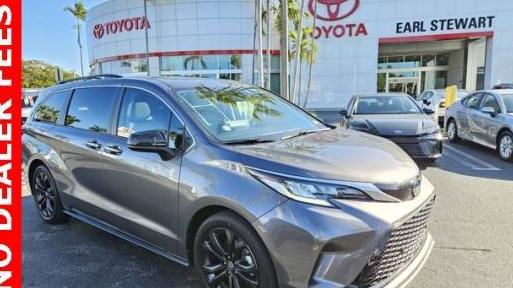 TOYOTA SIENNA 2022 5TDXRKEC5NS131688 image