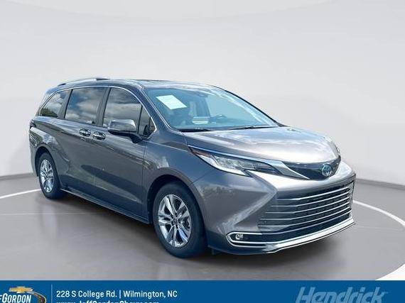 TOYOTA SIENNA 2022 5TDZSKFC4NS048331 image
