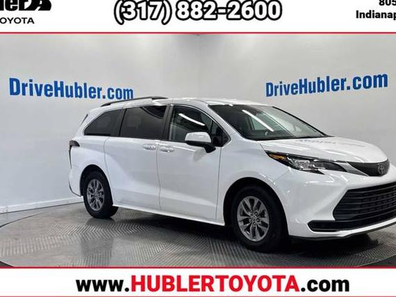 TOYOTA SIENNA 2022 5TDKRKEC6NS115798 image