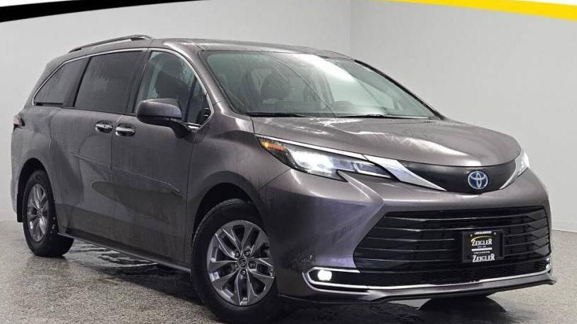 TOYOTA SIENNA 2022 5TDYSKFC8NS049641 image