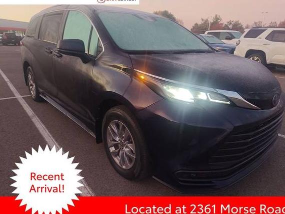 TOYOTA SIENNA 2022 5TDKRKEC4NS099228 image