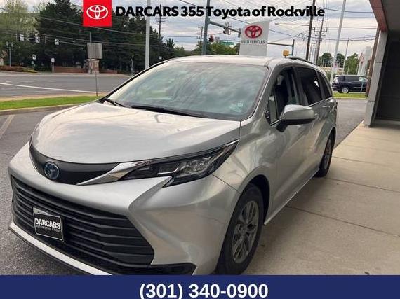 TOYOTA SIENNA 2022 5TDKRKEC9NS102902 image