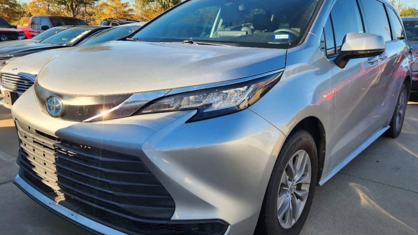 TOYOTA SIENNA 2022 5TDKRKEC7NS090121 image