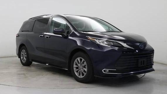 TOYOTA SIENNA 2022 5TDYSKFC4NS051242 image