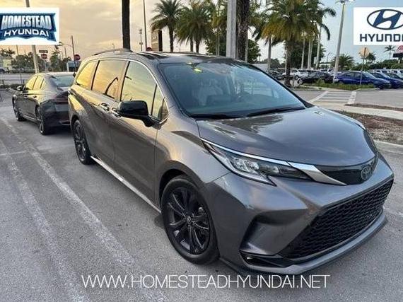 TOYOTA SIENNA 2022 5TDXRKEC0NS132666 image