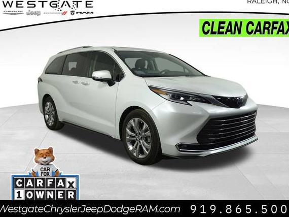 TOYOTA SIENNA 2022 5TDERKECXNS102355 image
