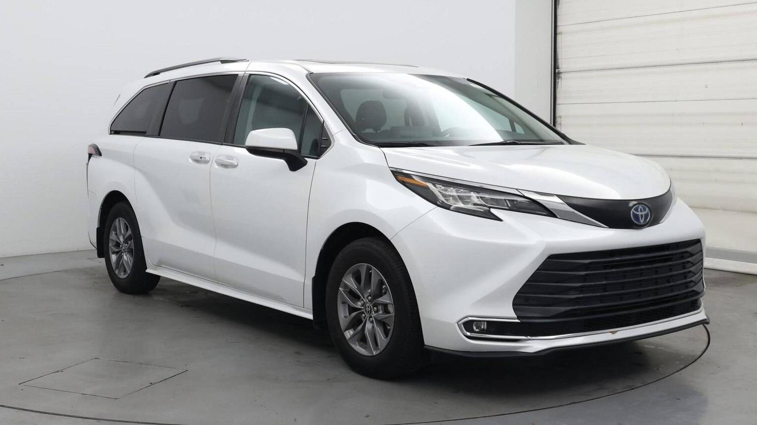 TOYOTA SIENNA 2022 5TDYRKEC5NS083582 image