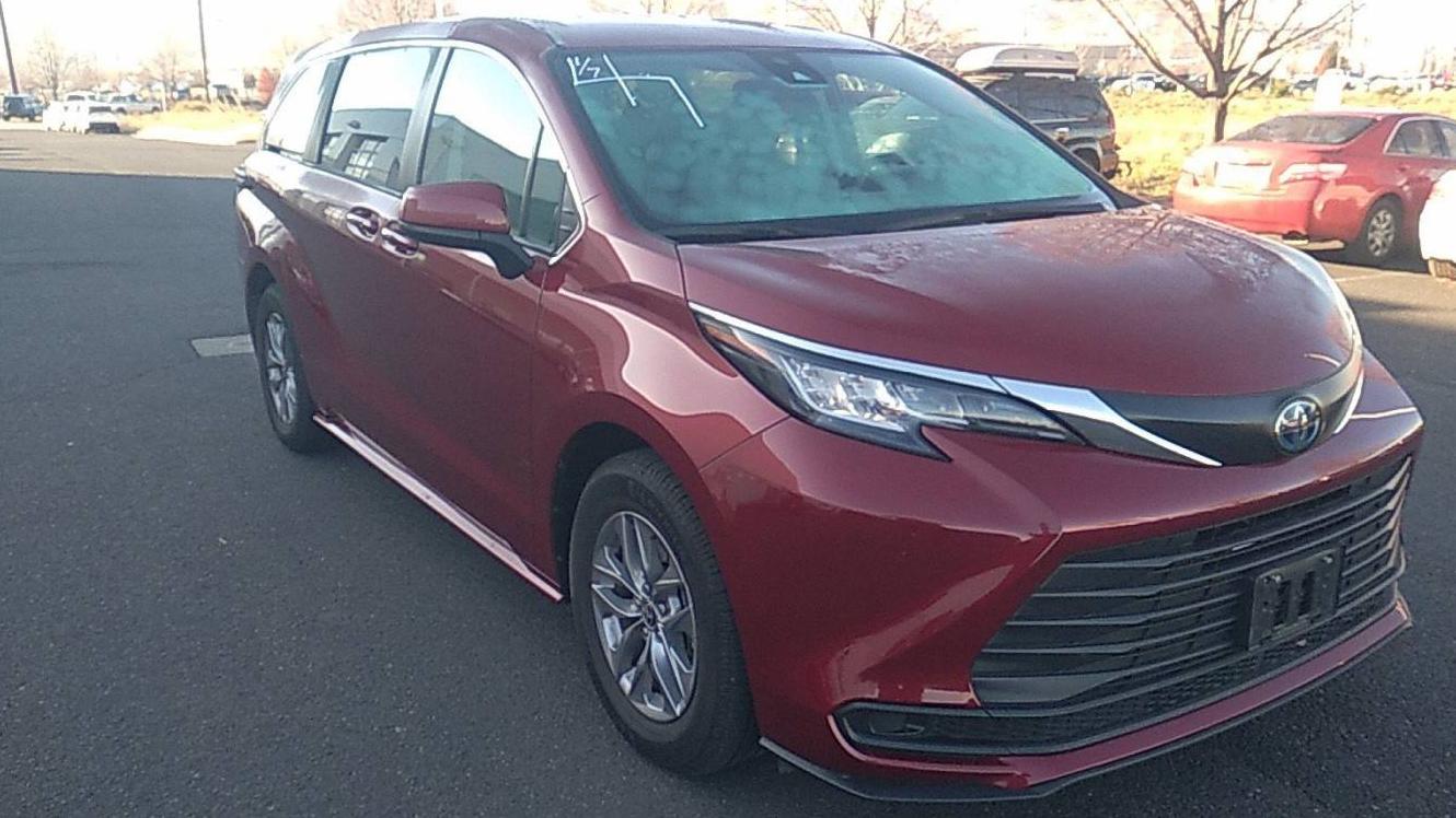 TOYOTA SIENNA 2022 5TDKRKEC1NS094696 image