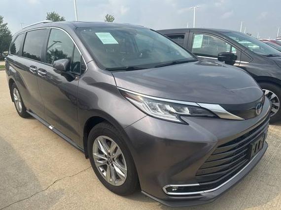 TOYOTA SIENNA 2022 5TDZSKFC0NS044664 image