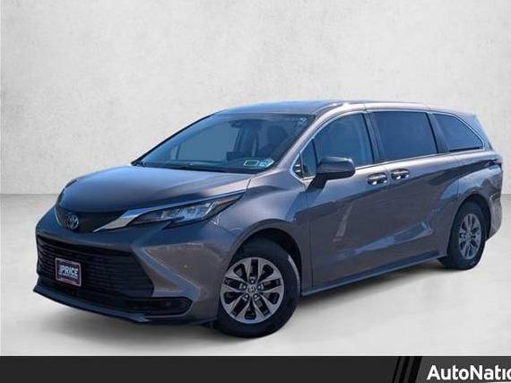 TOYOTA SIENNA 2022 5TDKSKFC9NS047015 image