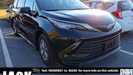 TOYOTA SIENNA 2022 5TDKRKEC3NS089967 image