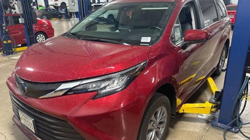TOYOTA SIENNA 2022 5TDYRKEC0NS089323 image