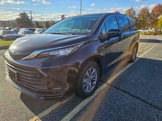 TOYOTA SIENNA 2022 5TDKRKEC0NS120284 image