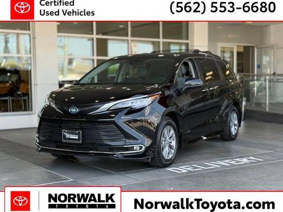 TOYOTA SIENNA 2022 5TDJRKEC1NS083094 image