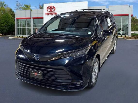 TOYOTA SIENNA 2022 5TDASKFC0NS048467 image