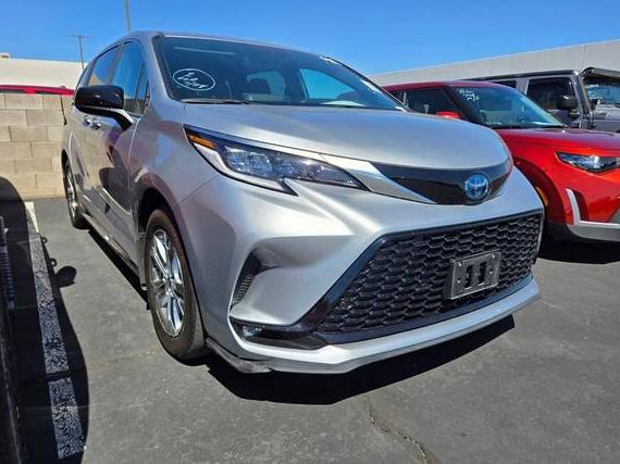 TOYOTA SIENNA 2022 5TDDSKFC4NS072784 image