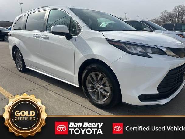 TOYOTA SIENNA 2022 5TDBSKFC0NS042575 image