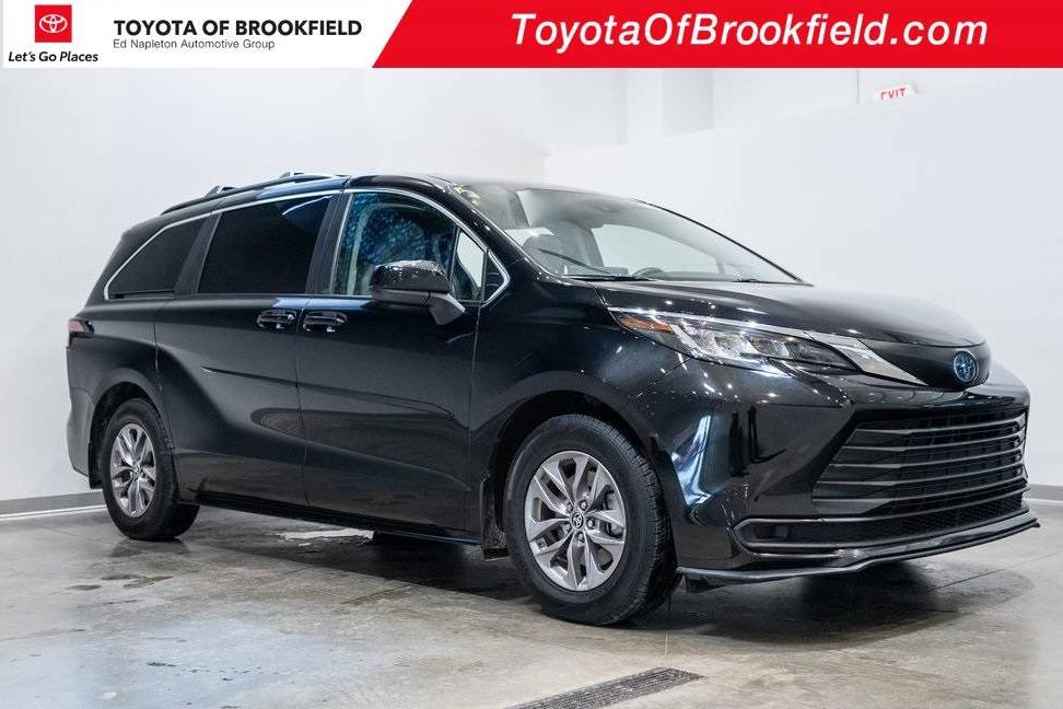 TOYOTA SIENNA 2022 5TDKSKFC1NS072958 image