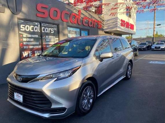 TOYOTA SIENNA 2022 5TDKRKEC9NS097345 image