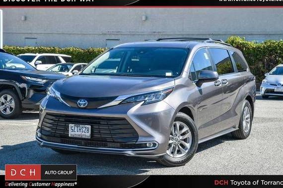 TOYOTA SIENNA 2022 5TDJRKEC8NS100716 image