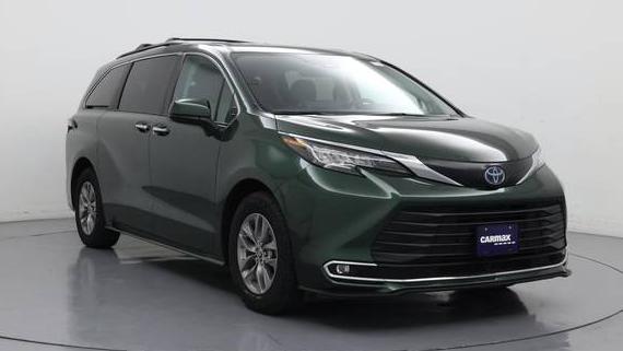 TOYOTA SIENNA 2022 5TDJRKEC3NS107427 image