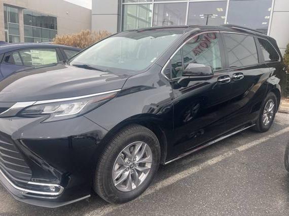 TOYOTA SIENNA 2022 5TDJRKEC0NS104114 image