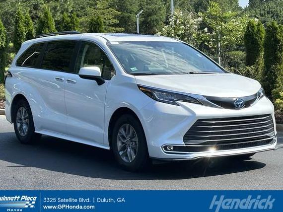 TOYOTA SIENNA 2022 5TDYRKEC1NS083479 image