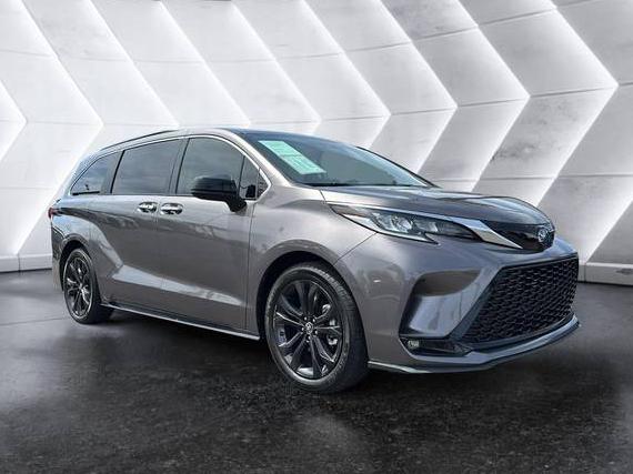TOYOTA SIENNA 2022 5TDXRKEC6NS106962 image