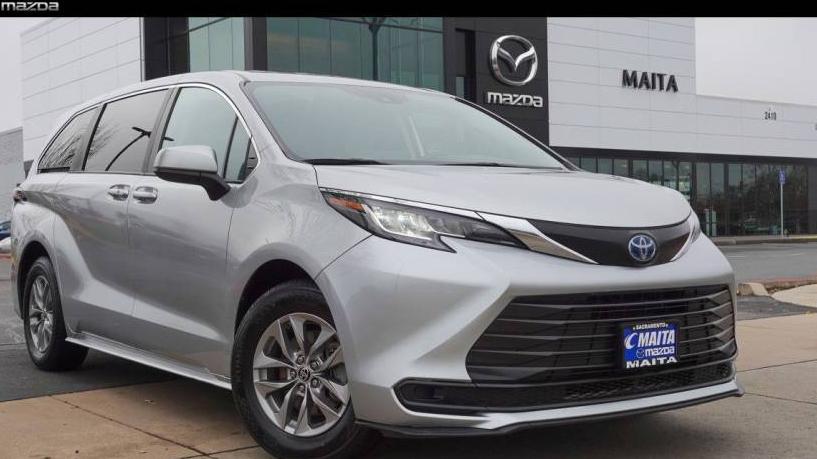 TOYOTA SIENNA 2022 5TDKRKEC5NS117686 image