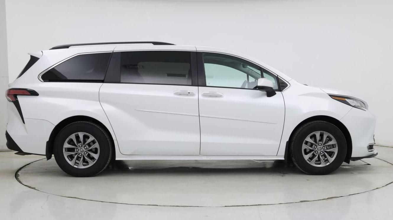 TOYOTA SIENNA 2022 5TDJRKEC5NS094843 image