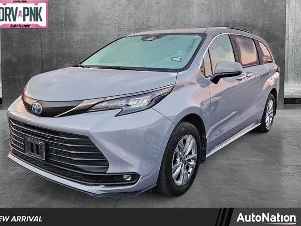 TOYOTA SIENNA 2022 5TDASKFC3NS042341 image