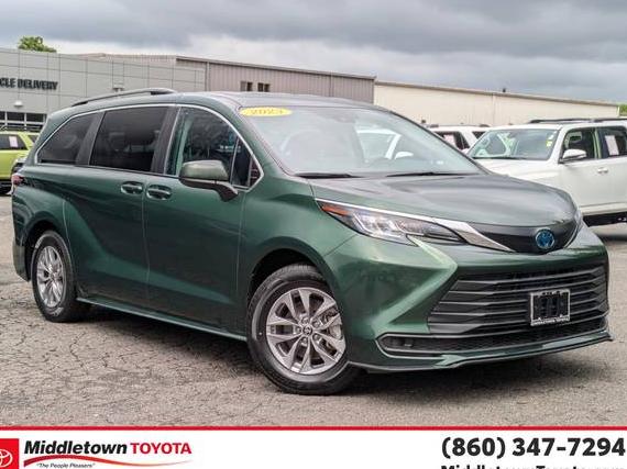 TOYOTA SIENNA 2022 5TDKSKFC1NS067615 image