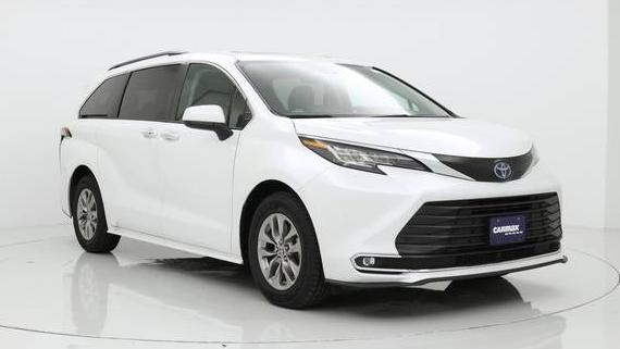 TOYOTA SIENNA 2022 5TDYSKFC3NS059008 image